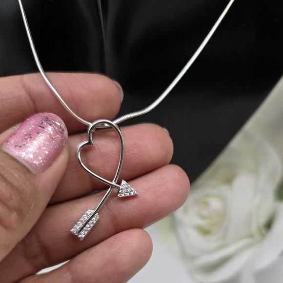 ARROW HEART NECKLACE - Picture 3 of 3